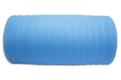Blauer PE-Schaum in zylindrischer Form, geeignet für verschiedene Anwendungen, einschließlich Sport und Physiotherapie, präsentiert von der Marke Roth.